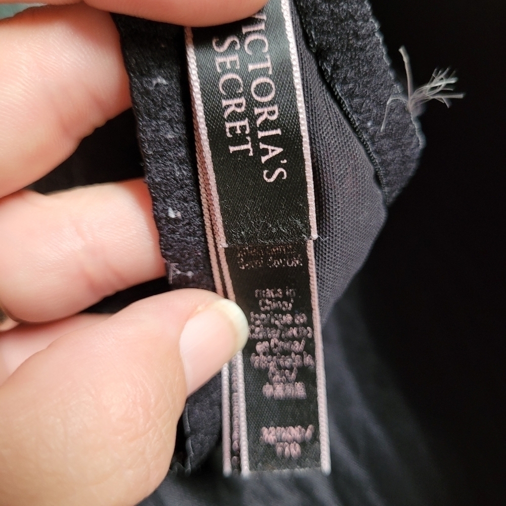 Victoria's Secret Lightly Lined Black Lace Bra - Picture 3 of 4